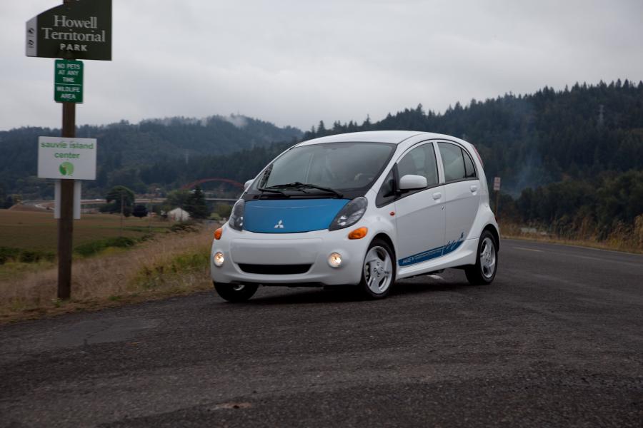  Mitsubishi i-MiEV 2012 года  (US) (фото 118 из 234)